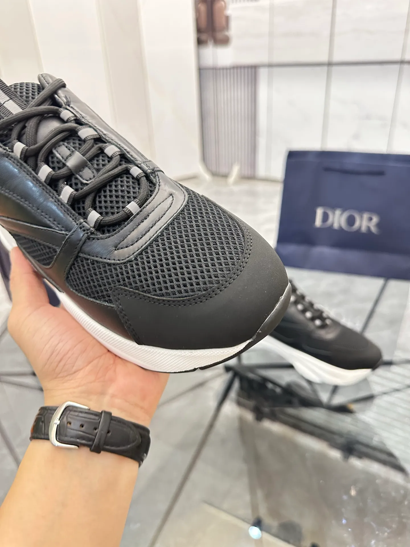 Men's shoes: 💰P460¥ Ready in Guangzhou, fully packaged Product trademark: Dior* "Dior*" low-top casual shoes Regular size: 38-46 (can be customized to 47) B22 Product materials: imported cowhide leather upper spliced ​​with original fabric, breathable lining, original outsole. Number: 920